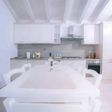 Seaside 2br-1ba. 7 Min Walk To The