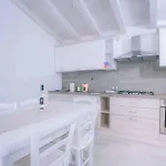 Villa Seaside 2br-1ba. 7 Min Walk To The