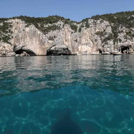 Seaside 2br-1ba. 7 Min Walk To The La Caletta