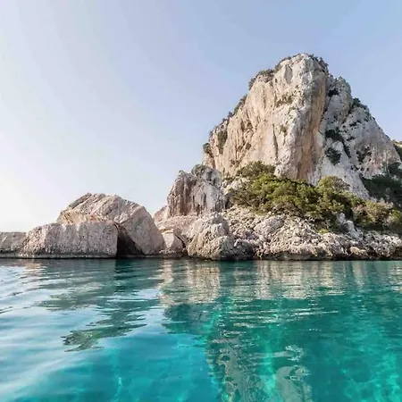 Seaside 2br-1ba. 7 Min Walk To The * La Caletta