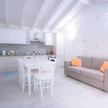 Seaside 2br-1ba. 7 Min Walk To The Willa La Caletta