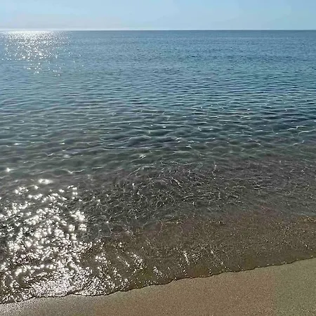 Villa Seaside 2br-1ba. 7 Min Walk To The *