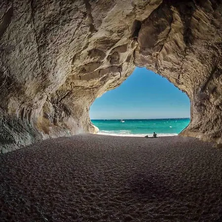 Seaside 2br-1ba. 7 Min Walk To The Willa La Caletta