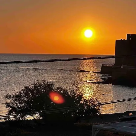 Seaside 2br-1ba. 7 Min Walk To The * La Caletta