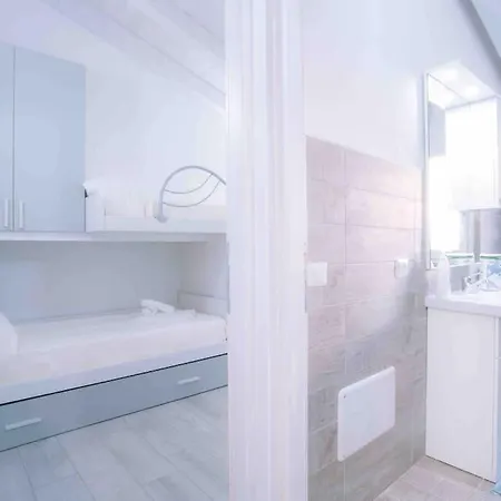 Seaside 2br-1ba. 7 Min Walk To The * La Caletta