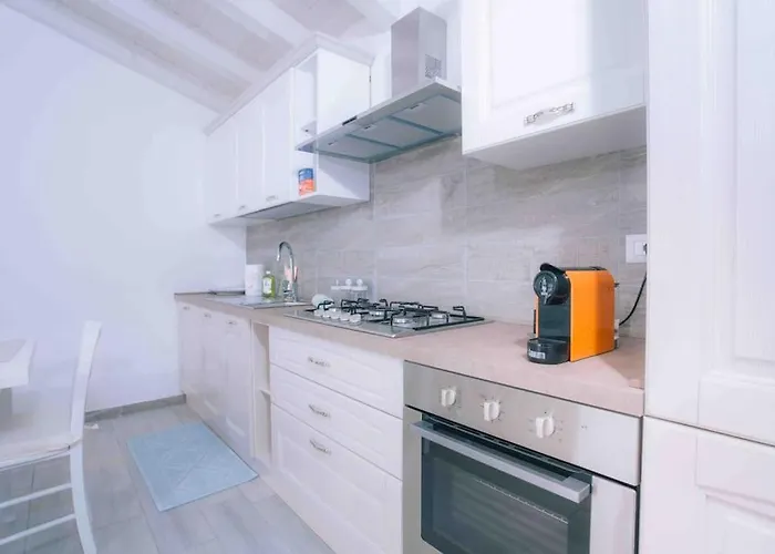 Seaside 2br-1ba. 7 Min Walk To The * La Caletta